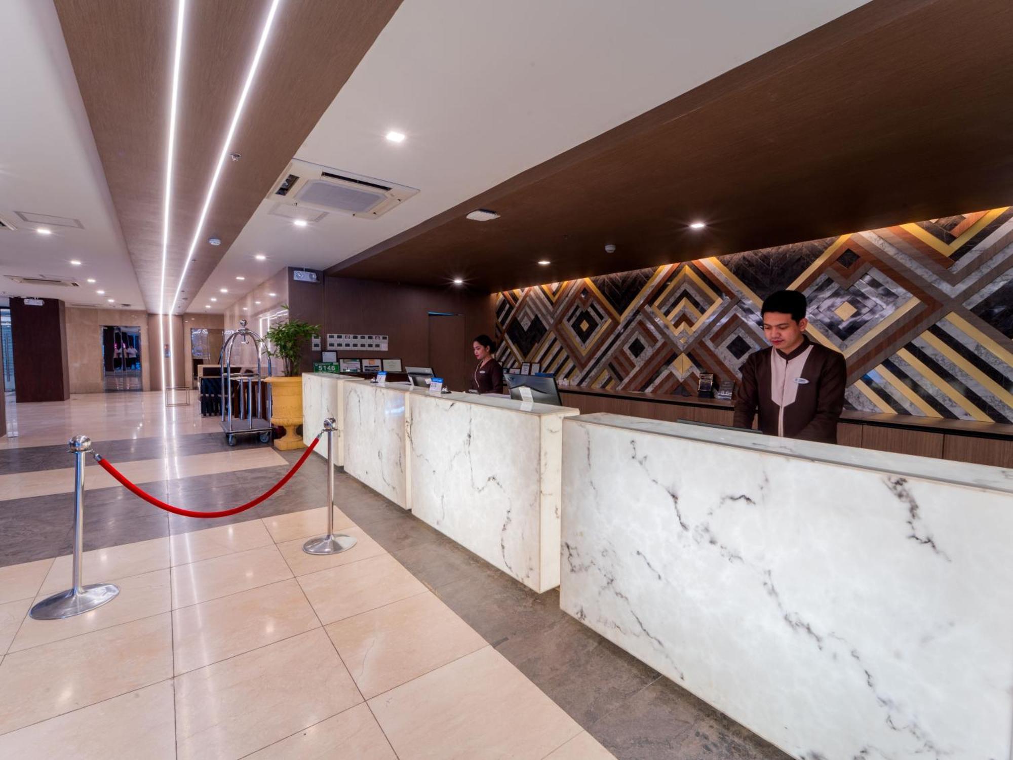 Metrocentre Hotel Тагбіларан Екстер'єр фото